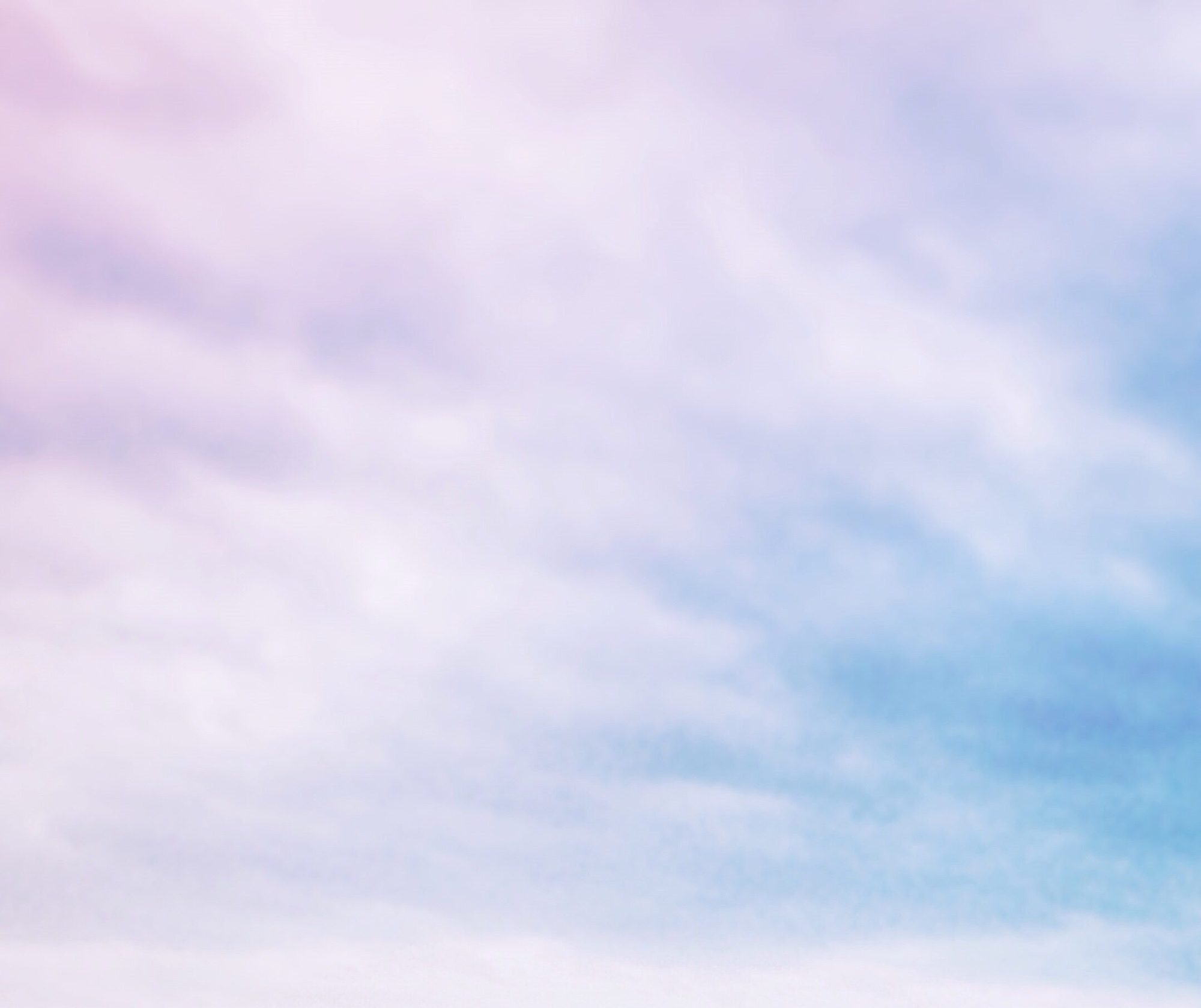 Pastellfarbener Himmel in Rosa und Blau